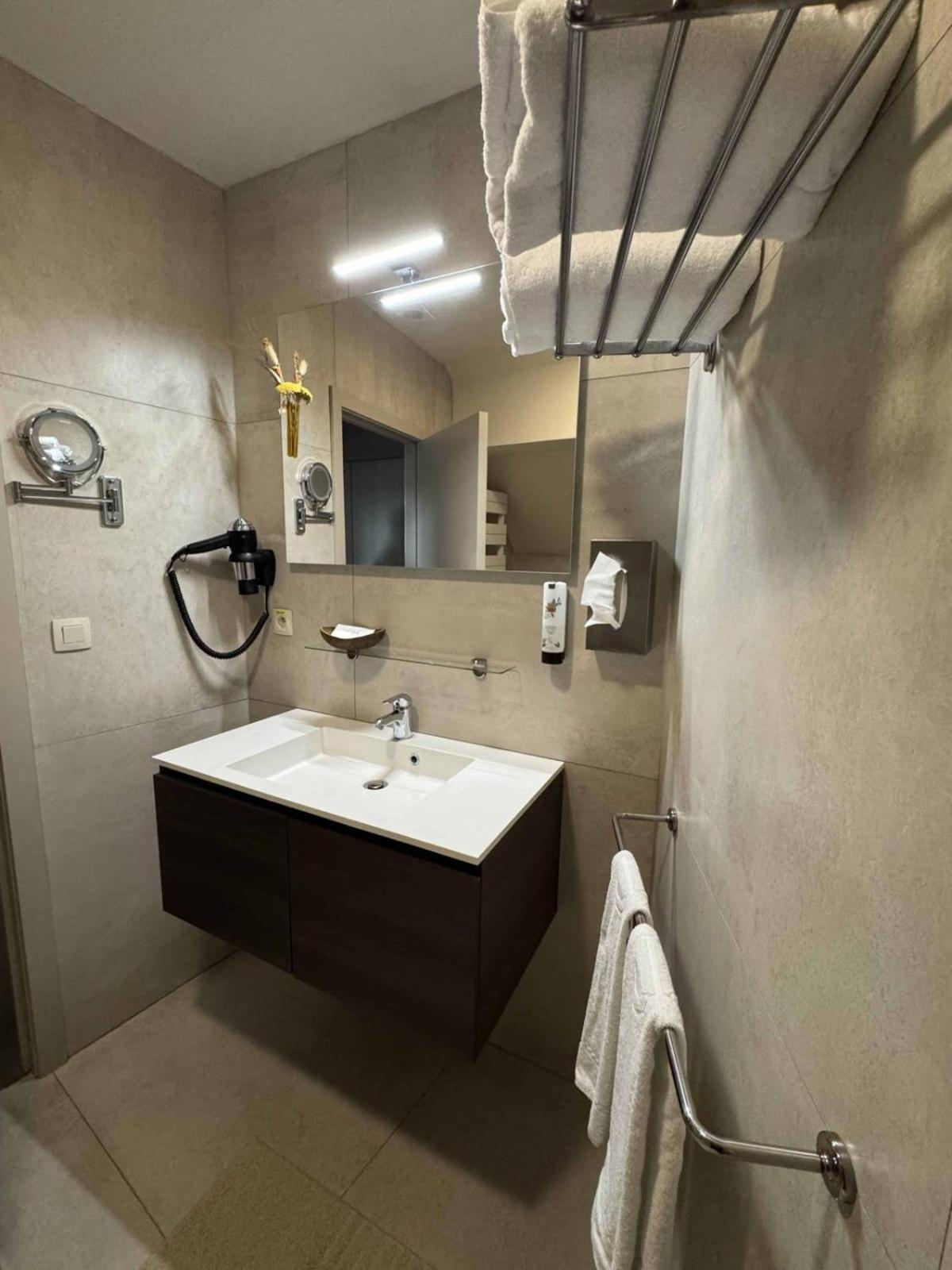 Hotel Monte Cristo Hoeselt 외부 사진